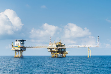 Wall Mural - oil platform on the sea