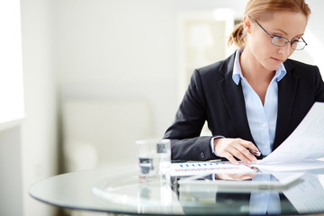 Sticker - Businesswoman at work