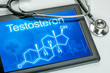 Tablet mit der chemischen Strukturformel von Testosteron