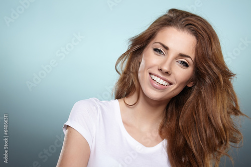 Fotografía Photo of a fresh beautiful woman, studio shoot