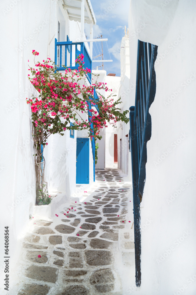 Traditional greek house on Mykonos island, Greece - obrazy, fototapety, plakaty 