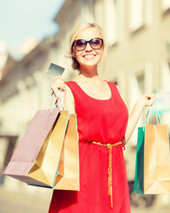 Wall Mural - beautiful woman with shopping bags in the ctiy