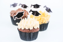 Graduation Cupcakes With Mortarboard Picks