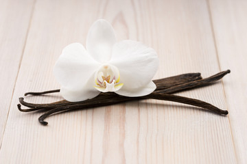 Wall Mural - Vanilla pods and flower