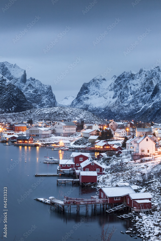 reine-na-lofotach-w-norwegii