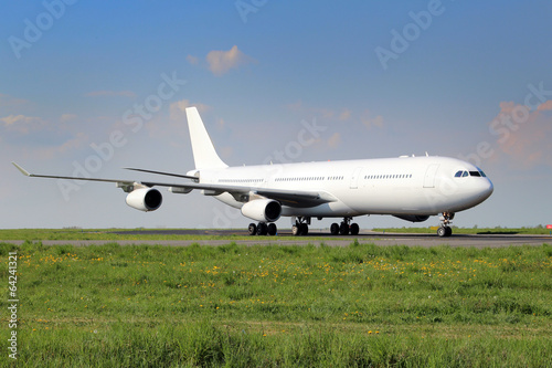 Белый самолет фото White aircraft - Buy this stock photo and explore similar images at Adobe Stock 