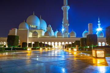 Wall Mural - Grand Mosque in Abu Dhabi at night, United Arab Emirates