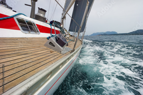 Naklejka dekoracyjna sailing boat in the sea