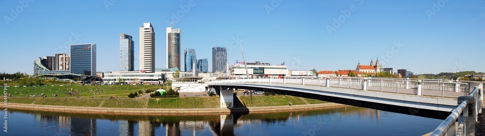 Obraz na płótnie The Vilnius city walking bridge with skyscrapers w salonie
