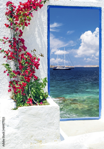 Fototapeta na wymiar Traditional architecture of Oia village on Santorini island, Gre