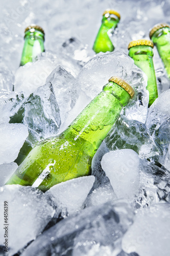 Obraz w ramie Cold beer bottles on ice 1