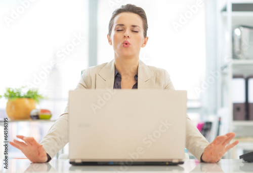 Cuadros en Lienzo Business woman with laptop relaxing