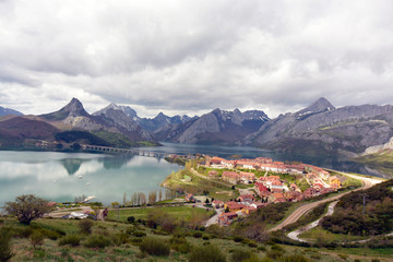 panoramica del nuevo riaño, Picos de Europa, Leon