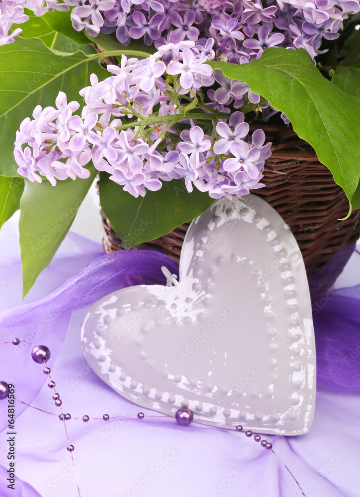 Obraz na płótnie Lilac flowers and Valentines heart with metal w salonie
