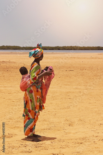 Femme Africaine Portant Bebe Das Le Dos Stock Photo Adobe Stock Femme Africaine Portant Bebe Das Le Dos Stock Photo Adobe Stock