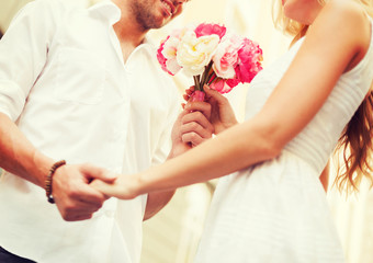 Poster - couple with flowers in the city