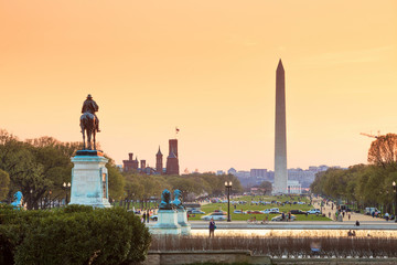 Fototapete - Washington DC city view at a orange sunset, including Washington