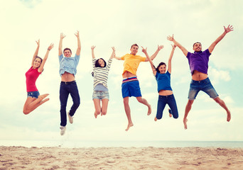 Canvas Print - group of friends jumping on the beach