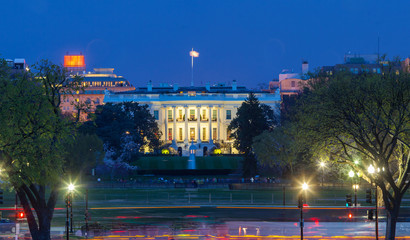 Fototapete - The White House at night - Washington DC