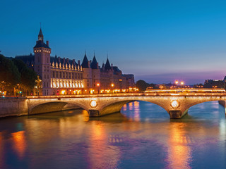 Wall Mural - Pont au Change / Conciergerie