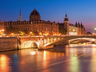 Wall Mural - Pont au Change / Conciergerie