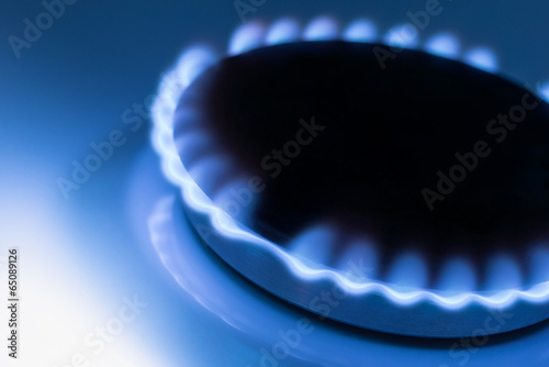 Fotografía The blue flame from the burner of a gas stove