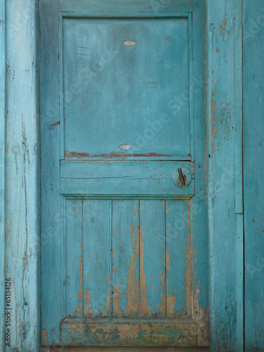 Naklejka na szybę Turkusowe drewniane drzwi