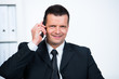 © Racle Fotodesign - manager telefoniert mit dem handy