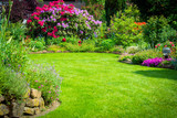 Fototapeta Kwiaty - Garten mit Rhododendren