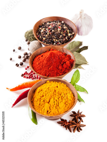 Naklejka dekoracyjna Various spices isolated on white background