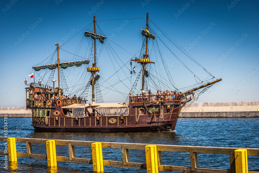 Pirate galleon ship on the water of Baltic - obrazy, fototapety, plakaty 