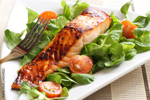 Fototapeta do kuchni Grilled salmon with a honey glaze