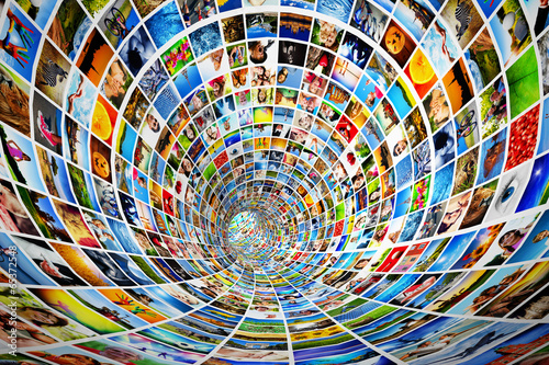 Fotografía Tunnel of media, images, photographs. Tv, multimedia broadcast.