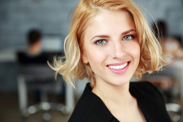 Canvas Print - Closeup portrait of a young smiling businesswoman