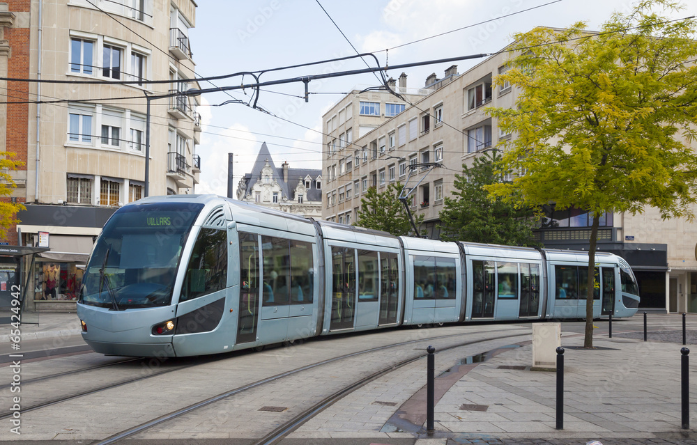 Modern tram in Valenciennes - obrazy, fototapety, plakaty 