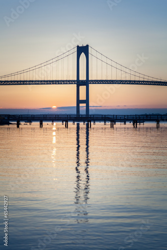Fototapeta na wymiar Newport Bridge Sunrise