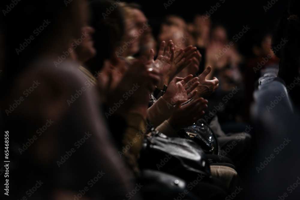 Audience clapping their hands - obrazy, fototapety, plakaty 