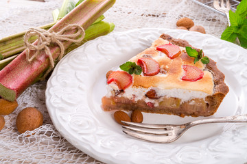 Aufkleber - rhubarb cakes with meringue and almonds