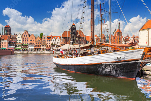 Obraz w ramie Marina at Motlawa river in old town of Gdansk, Poland