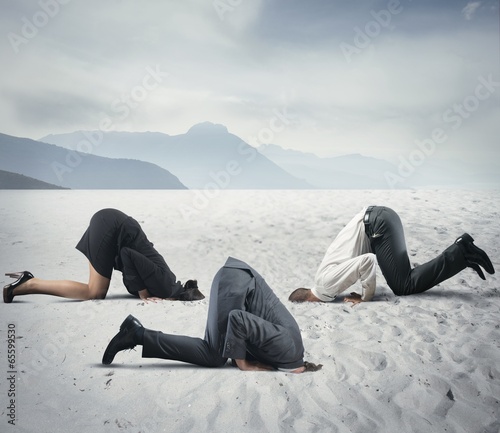 Fotomural Fear of crisis with businessman like an ostrich
