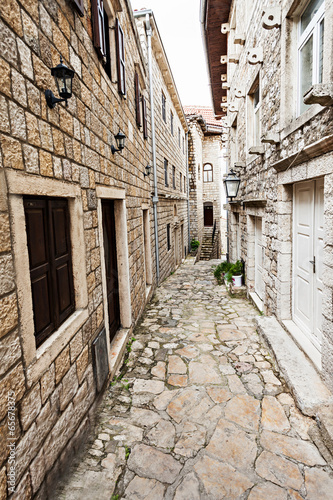 Naklejka na drzwi Narrow street