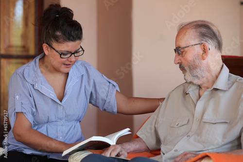 Cuadros en Lienzo companion or granchild reading to senior or grandfather