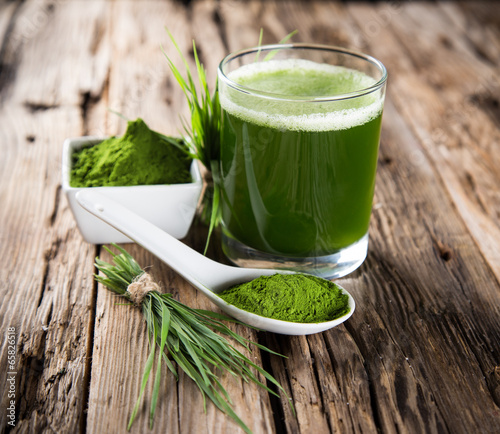 Cuadros en Lienzo detox. young barley, chlorella superfood.