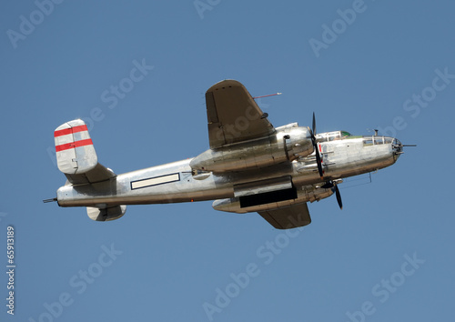 Naklejka dekoracyjna Old bomber in flight