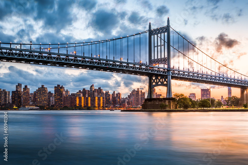 Naklejka dekoracyjna Robert F. Kennedy Bridge at sunset