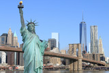 Fototapeta Nowy Jork - Brooklyn Bridge and The Statue of Liberty
