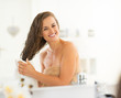 © Alliance - Happy young woman wiping hair with towel