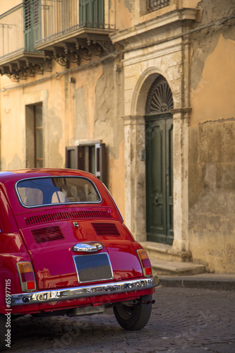 Fototapeta na wymiar Vintage car on the italian street