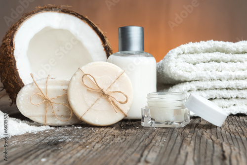 Cuadros en Lienzo Barras de jabón, de coco y crema de cara configuración-spa
