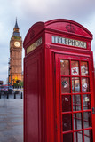 Fototapeta  - abends in London mit Telefonzelle und Big Ben